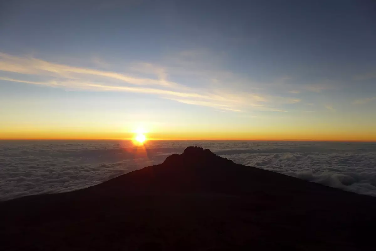 Sonnenaufgang über dem Mawenzi am Kilimandscharo